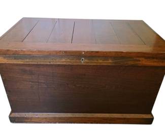 Antique Wood Locking Blanket Chest With Key