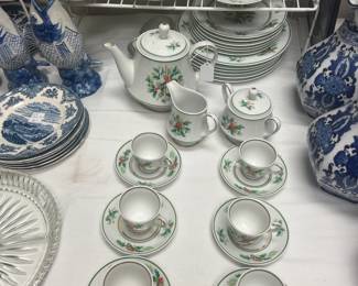 Noritake, "Holly"
