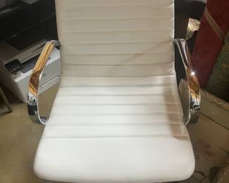 Like new office chair