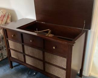 Old stereo. Turntable not working.