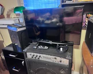 Samsung Flat Screen HDTV with Remote and HDMI Cable