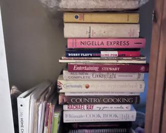 1. Nigella Express – Nigella Lawson
2. Bobby Flay’s Grilling for Life – Bobby Flay
3. Entertaining – Martha Stewart
4. All-New Complete Cooking Light Cookbook – Cooking Light Editors
5. Step by Step Cookbook – Good Housekeeping (likely)
6. Country Cooking – Reader’s Digest
7. My Year in Meals – Rachael Ray
8. The Ultimate Cook Book – Bruce Weinstein & Mark Scarbrough
9. 2000 Taste of Home Annual Recipes – Taste of Home Editors
10. Local Breads – Daniel Leader with Lauren Chattman
11. The Good Housekeeping Illustrated Cookbook – Good Housekeeping Institute
Spiral & Binder Style
• My Home Chef Cookbook (white binder, likely customized recipe binder)
• Several spiral-bound community and family cookbooks
