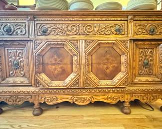 Antique European Carved Buffet – Oak Sideboard with Decorative Panels & Storage