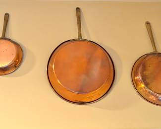 Vintage Korean Copper Frying Pan Set – Collectible Cookware Wall Display