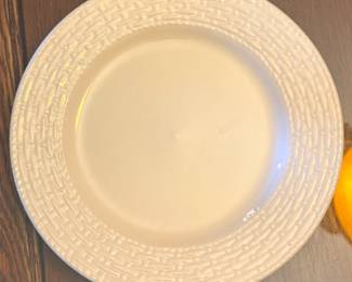 Cynthia Rowley - White Basketweave Ceramic Dinner Plate – Classic Textured Rim Tableware