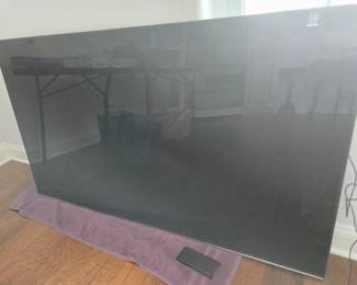 Samsung 65" Smart Tv, Bose Soundbar & Wall Mount
