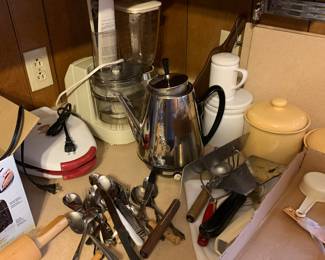 vintage kitchen; percolator