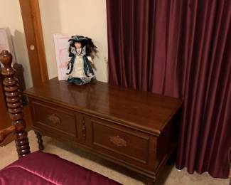 Lane cedar chest