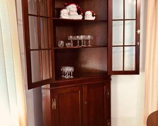 Vintage Craftique corner cupboard (pair)...