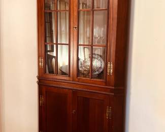 Vintage Craftique corner cupboard (pair)...