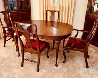 Vintage Craftique dining table with 3 leaves and six chairs...
