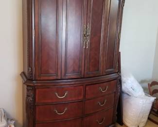 King bedroom suite: armoire
