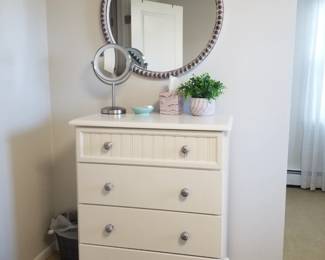 4-drawer dresser; mirror