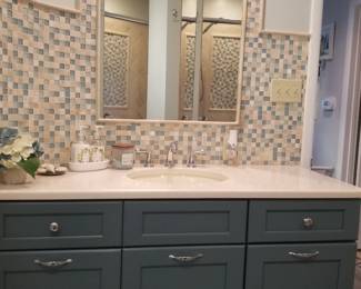 Bath vanity