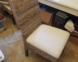 Dining table with 2 leaves & 6 chairs