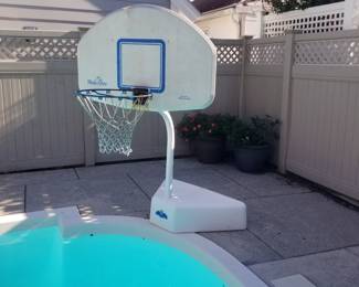 Pool basketball