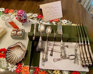 Buttercup by Gorham service for 4 plus extra pieces