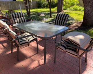 nice patio set, good condition 