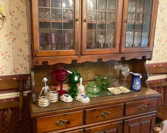 Nice small China cabinet 