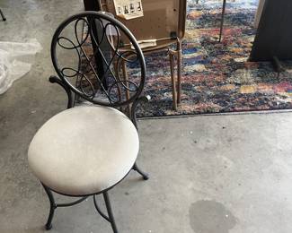 Accent chair