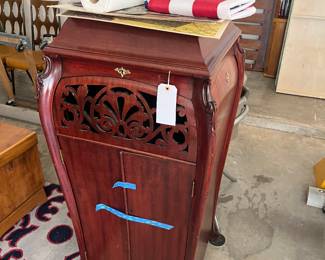 Antique gramophone phonograph