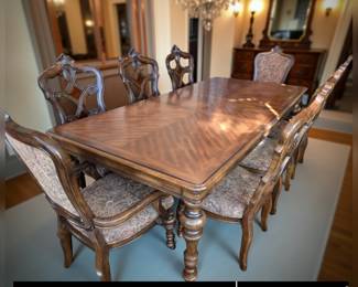 Traditional Dining Set for 8