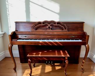 EVERETT Spinet Piano