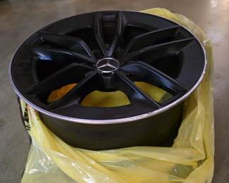Set of 4 Mercedes Rims bid #85