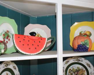 Vintage Plates, Tea Pots, Jars Decorations