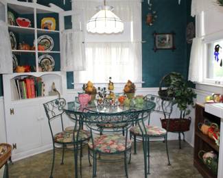 Overview Breakfast Nook