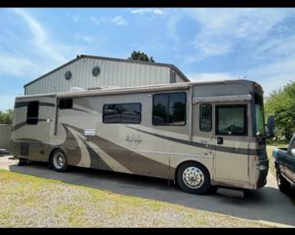 Winnebago diesel 2004-super clean and nice! 