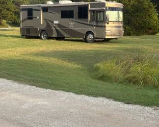 Winnebago diesel 2004-super clean and nice! 