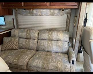 Winnebago diesel 2004-super clean and nice! 