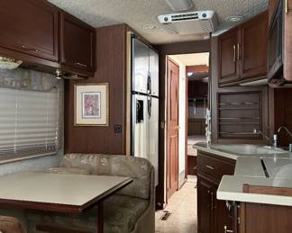 Winnebago diesel 2004-super clean and nice! 