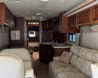 Winnebago diesel 2004-super clean and nice! 