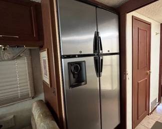 Winnebago diesel 2004-super clean and nice! 