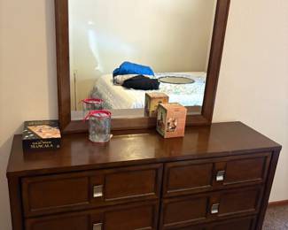 dresser with mirror 