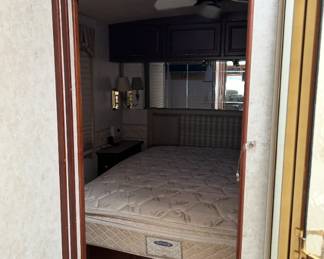 Winnebago diesel 2004-super clean and nice! 
