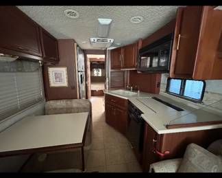 Winnebago diesel 2004-super clean and nice! 