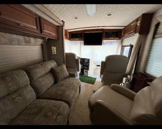 Winnebago diesel 2004-super clean and nice! 