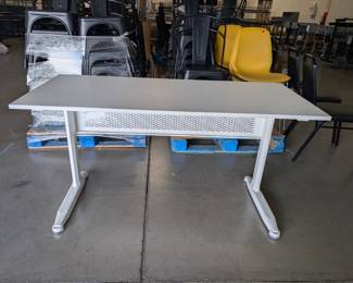 Sit-stand desk, with manual crank shaft