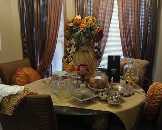 Breakfast room table