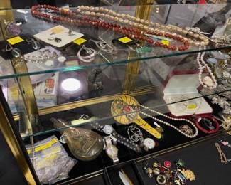 Showcase smalls and jewelry