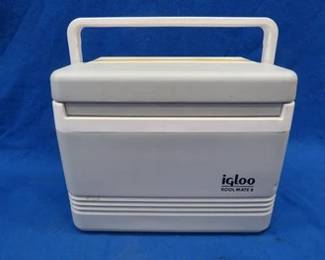Lot 298. Igloo Koolmate 8 12-volt cooler