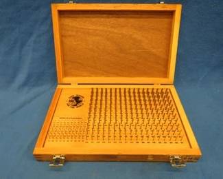 Lot 122. Complete set of Meyer Model M-O plug gauges. .011 thru .250