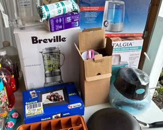 Kitchen Items, Brevikle Blender, Vicks Humidifier, Rainmate Purifer, PUR Water Filter, Brand New Stanley