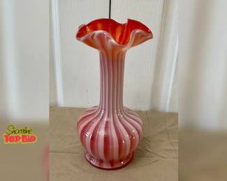 Vintage Murano ribbon glass vase, great condition, no cracks or chips.