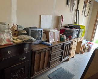 desk, saws,