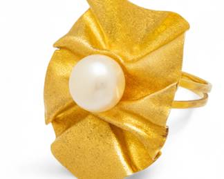 Lot 58
18K Yellow Gold And Pearl (8mm) Ring Size 7.75 6 g 1 PC