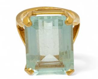 Lot 40
14K Yellow Gold And Aquamarine Ring Size 6.25 9 g
